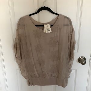 Beautiful Creamy Grey Short Sleeve Blouse